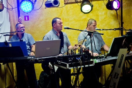 Firma na wesele: Zespół muzyczny BAS