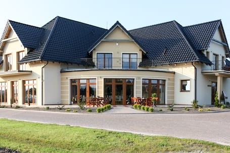 Firma na wesele: Dom Bankietowy Grinholc