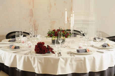 Firma na wesele: Dworek New Restaurant