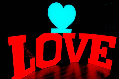 Firma na wesele: Napis LOVE z wielkim sercem!