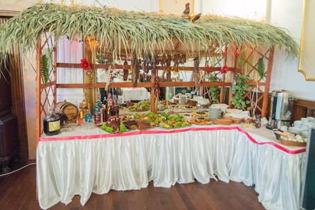 Firma na wesele: Tradycyjny stół wiejski