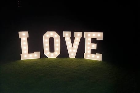 Firma na wesele: Wynajem napisu LOVE