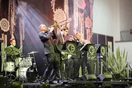 Firma na wesele: Commers Band
