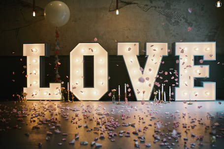 Firma na wesele: Podświetlany napis LOVE - HIT