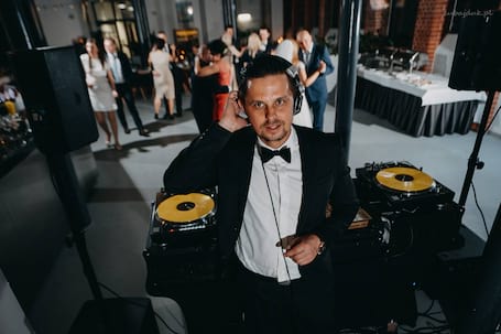 Firma na wesele: DJ Jarek Kowalski