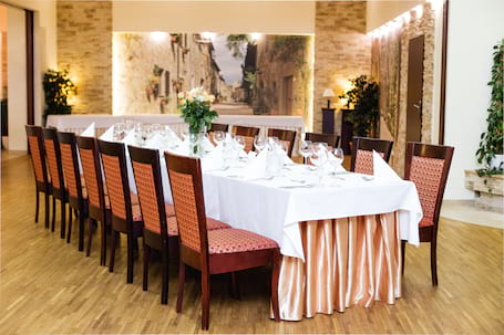Firma na wesele: Hotel/Restauracja Relax ***