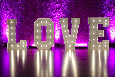 Firma na wesele: Dekoracja Sali Napis LOVE Ciężki DYM