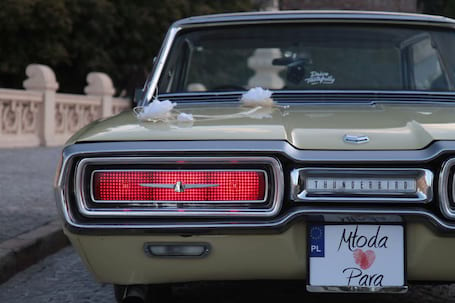 Firma na wesele: Ford Thunderbird