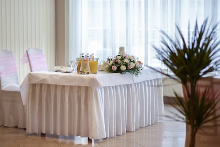 Firma na wesele: Restauracja W dobrym smaku Iskrzynia