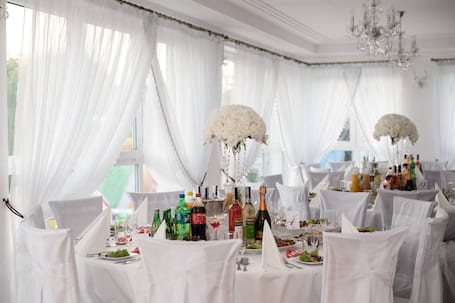 Firma na wesele: Hotel & Restauracja Wiktoria