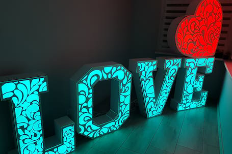 Firma na wesele: Napis LOVE oraz serce LED
