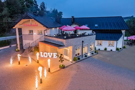 Firma na wesele: Dom Weselny Promenada