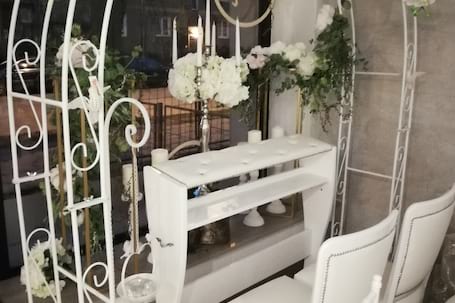 Firma na wesele: FLORAJ wedding decorations & make up