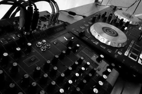 Firma na wesele: DJ " QUEST "