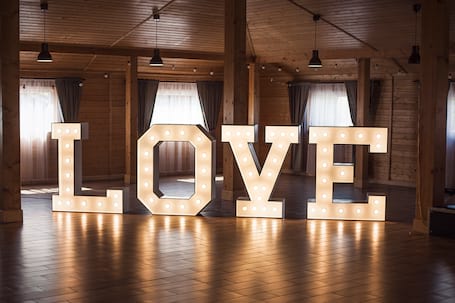 Firma na wesele: podświetlany napis LOVE