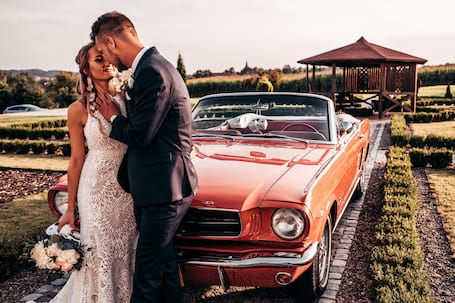 Firma na wesele: Ford Mustang 1965r Mercedes E klasa