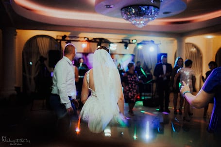 Firma na wesele: Broken Heels Weddings