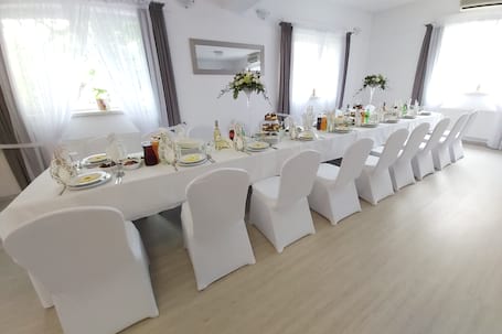 Firma na wesele: Sala Bankietowa AFRAMON