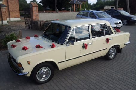 Firma na wesele: Kultowy odrestaurowany FIAT 125P