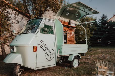 Firma na wesele: It's Prosecco o'Clock Van