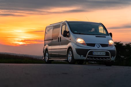 Firma na wesele: Renault Trafic 6 os. + luk bagażowy