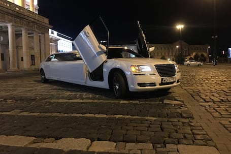 Firma na wesele: Najnowszy Chrysler 300c Lambo Door