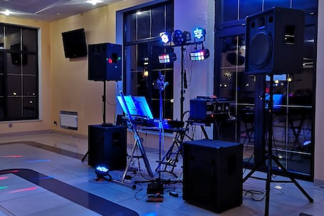 Firma na wesele: Zespół Muzyczny DJ Wodzirej