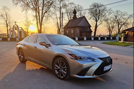 Firma na wesele: Lexus ES 300H F-SPORT