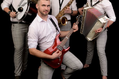 Firma na wesele: ZESPÓŁ MUZYCZNY REVENDERS