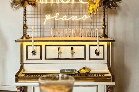 Firma na wesele: Amore Piano Pianino z prosecco