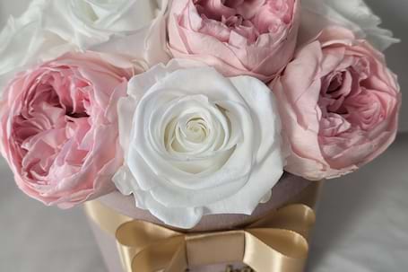Firma na wesele: Flower boxy z wiecznych róż