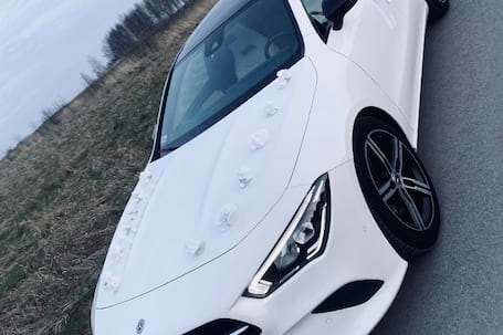 Firma na wesele: Mercedes CLA Biała Limuzyna Do Ślubu