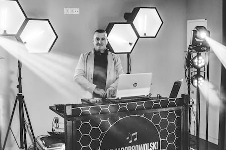 Firma na wesele: Agencja muzyczna --Basse Music--