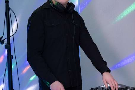 Firma na wesele: DJ & WODZIREJ Norbert Kurowski