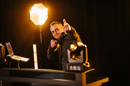 Firma na wesele: DJ Wodzirej Maro + Saksofonista