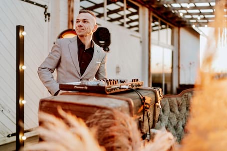 Firma na wesele: DJ Rodrigo Wodzirej/Konferansjer