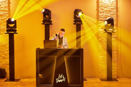 Firma na wesele: DJ | Wodzirej Cezary Kmiecik