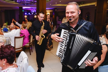Firma na wesele: Zespół Muzyczny MAXTON
