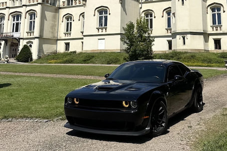 Firma na wesele: Dodge Challenger