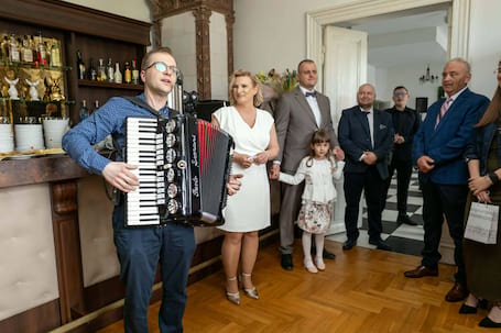 Firma na wesele: DJ z akordeonem