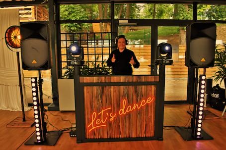 Firma na wesele: Dj Justina wedding and events
