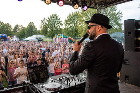 Firma na wesele: Dobry Prowadzący - DJ & konferansjer