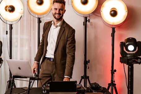 Firma na wesele: Jakub Adamczyk - Dj i konferansjer.