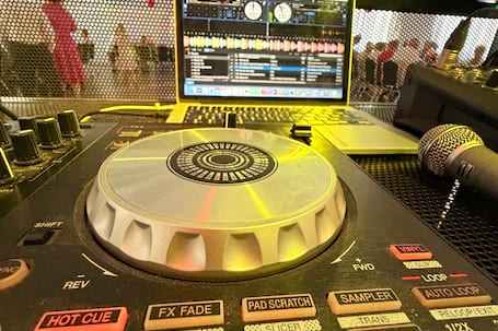 Firma na wesele: J&A DJ Music Live