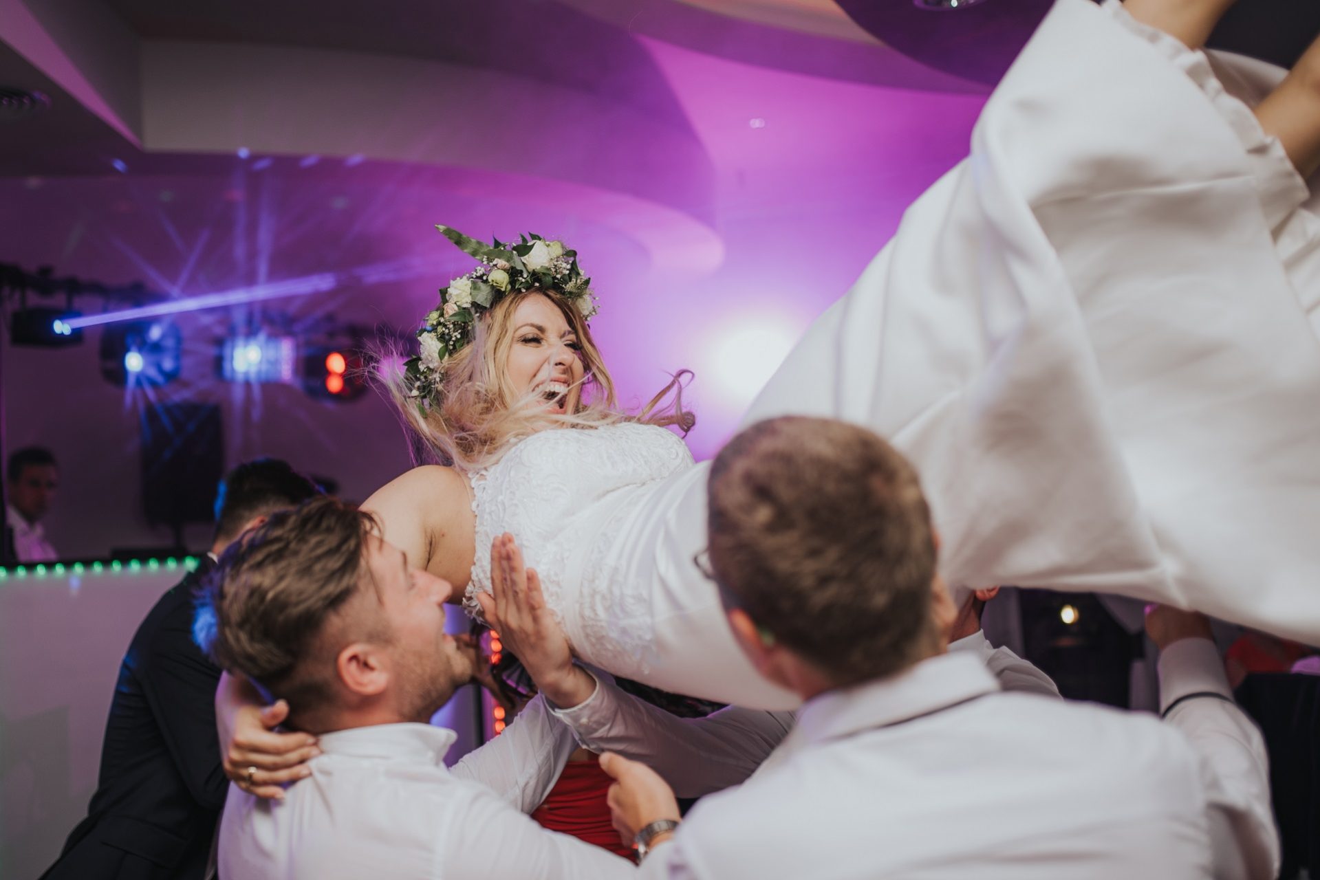 Panna Młoda na weselu, podrzucana na weselu Panna Młoda