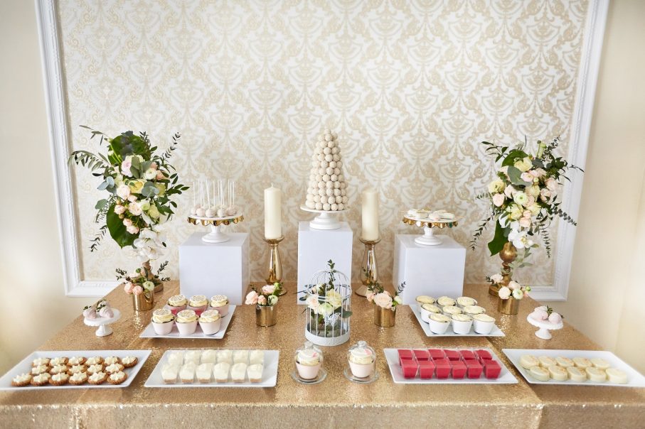 Candy bar, czyli słodki stół na weselu - porady i piękne inspiracje!