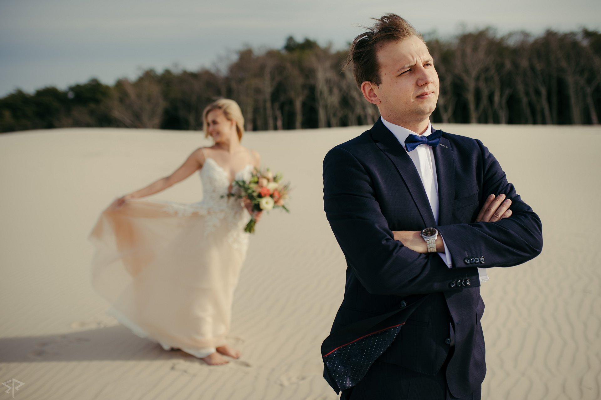 Para Młoda podczas sesji plenerowej na plaży