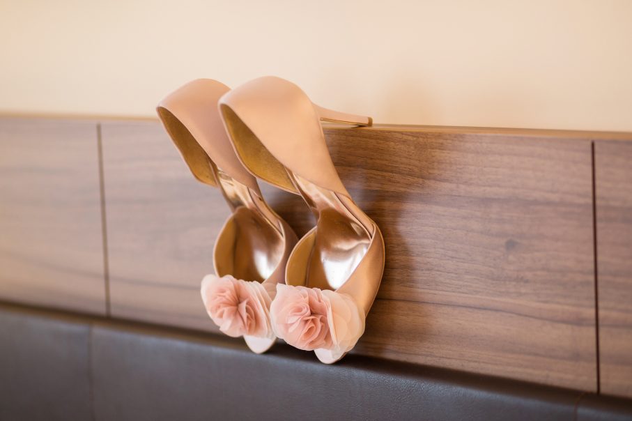 buty ślubne w pudrowym kolorze