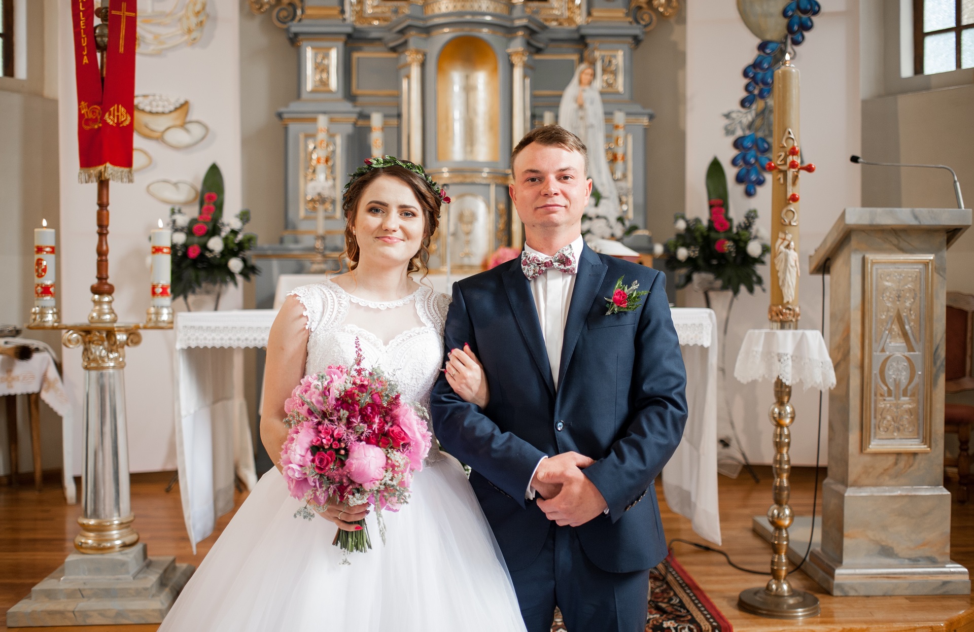 Para Młoda w kościele