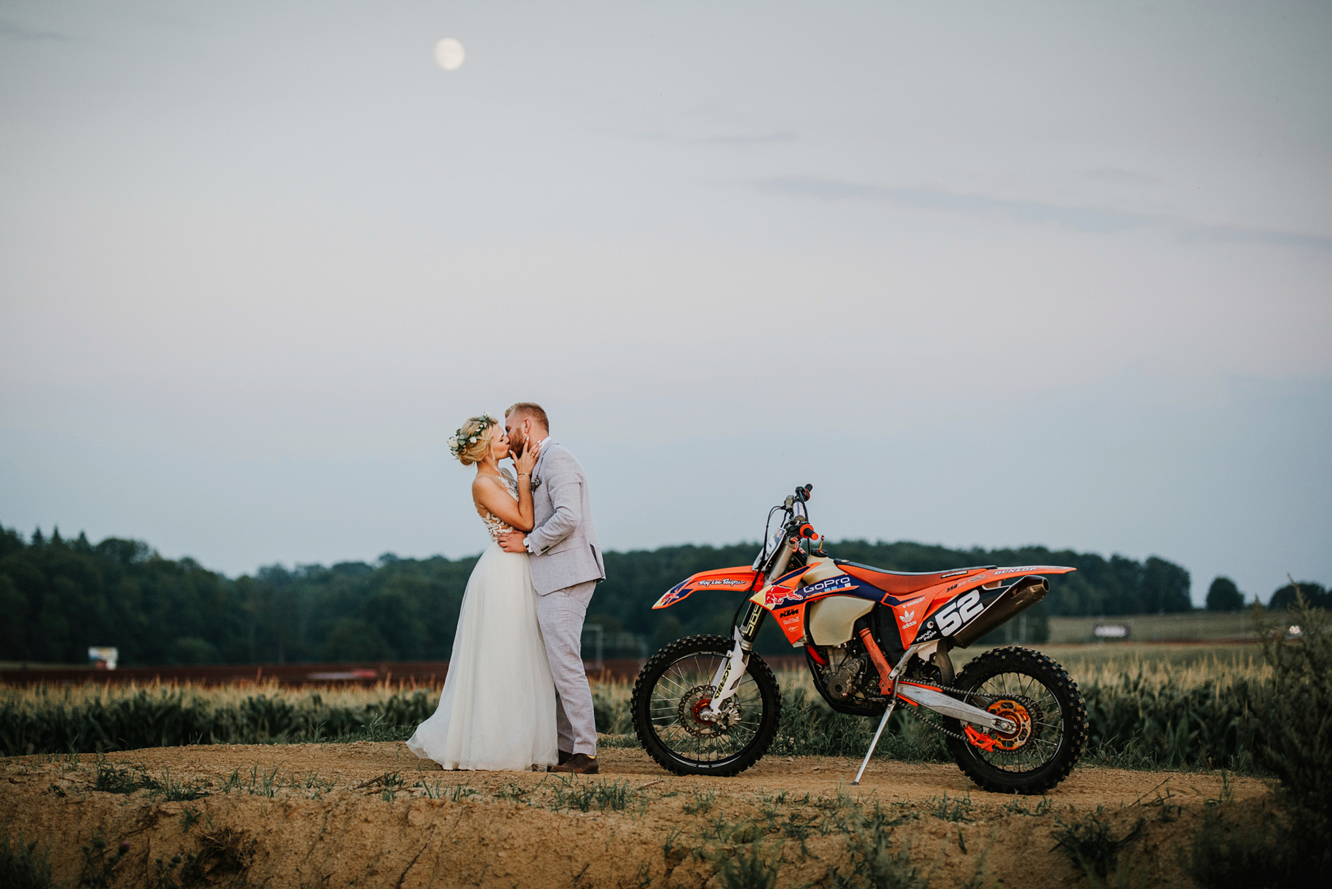 Para Młoda z motorem